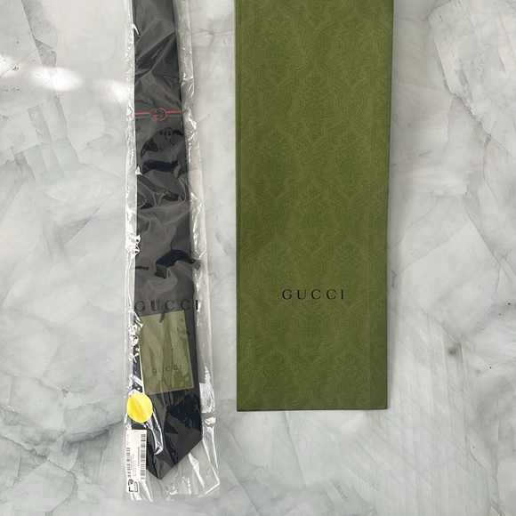 $350 New Authentic GUCCI Christmas Tie, Gift for him, black - red/green GG Logo - Picture 8 of 13